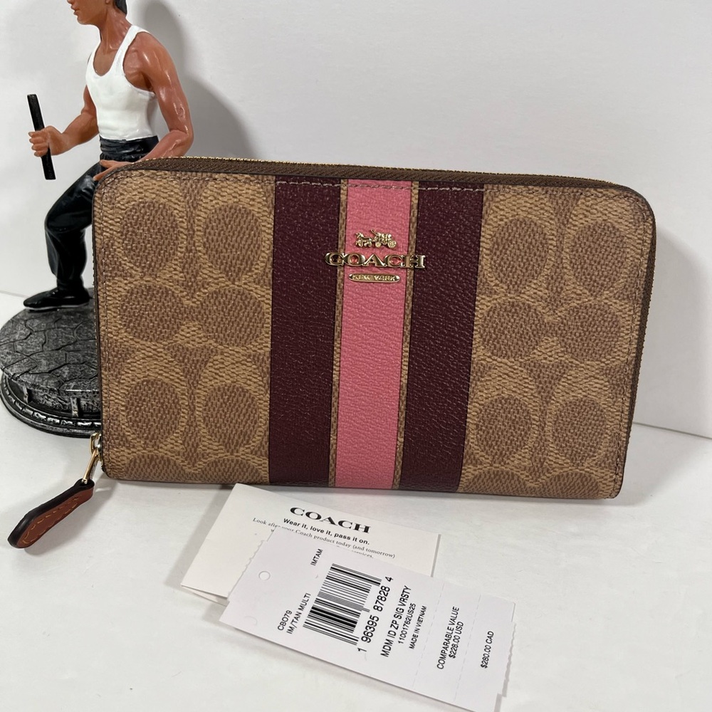 Sold ❌NWT！COACH Medium ID Zip Wallet In Signature Canvas With Varsity Stripe
